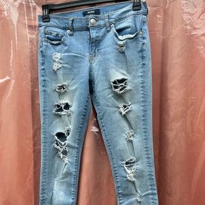 Aero low rise ripped skinny jeans sz 8